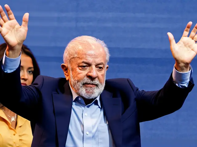 Tarcísio de Freitas aparece empatado com Lula em cenários de 2026
